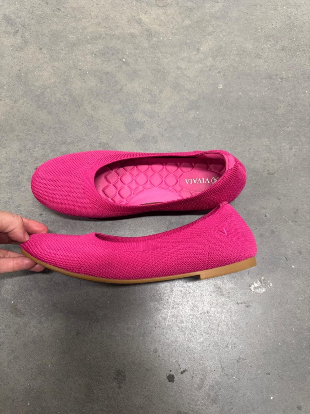 Vivaia Claire Flats in hot pink, 9-9.5
